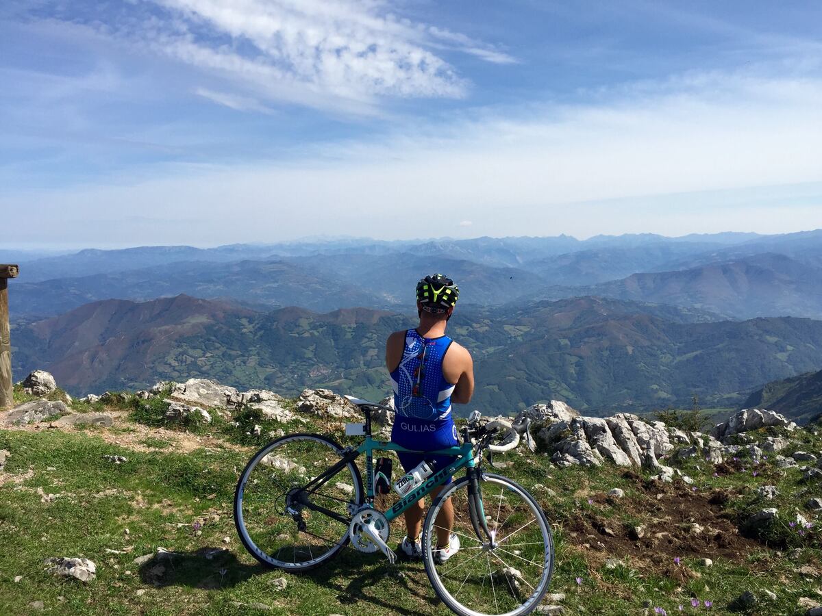 Ciclista vistas desde el Angliru