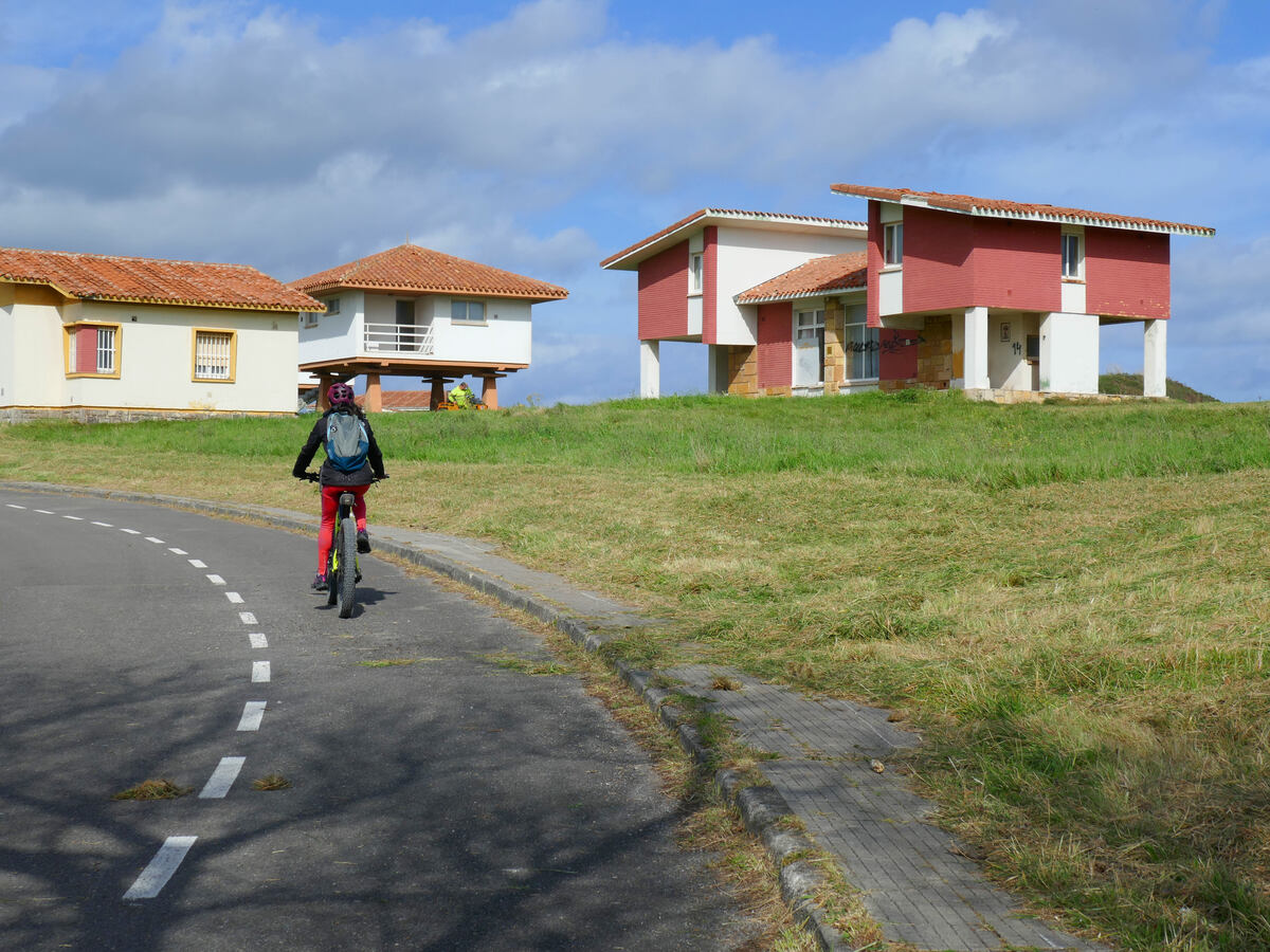Cicloturista en Perlora