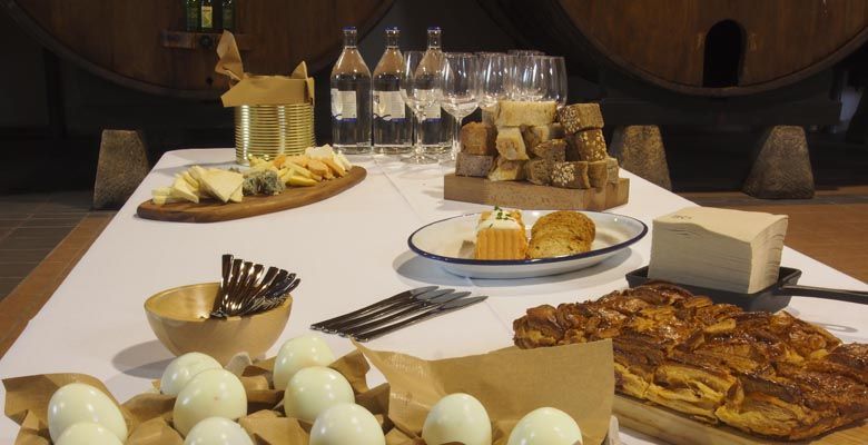 Toda la escenografía de la espicha es profundamente asturiana