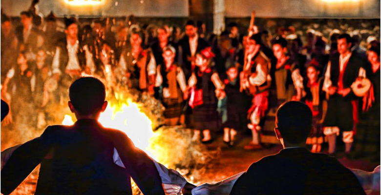 Hoguera de las Fiestas de la Magdalena en Llanes