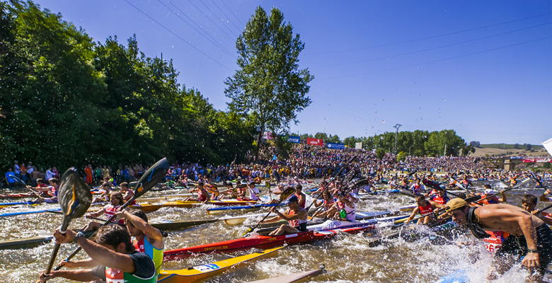 Salida del Descenso Internacional del Sella en Arriondas