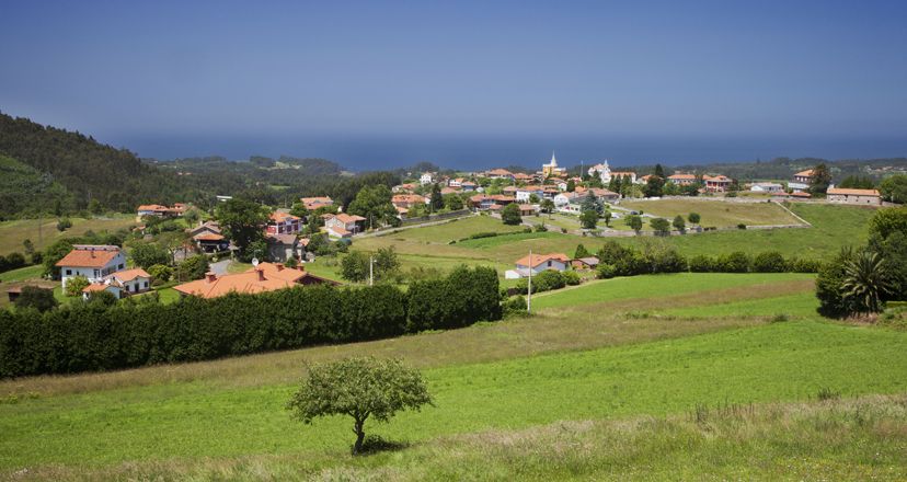 La costa de Asturias: tras la huella de la industria mecida por la mar