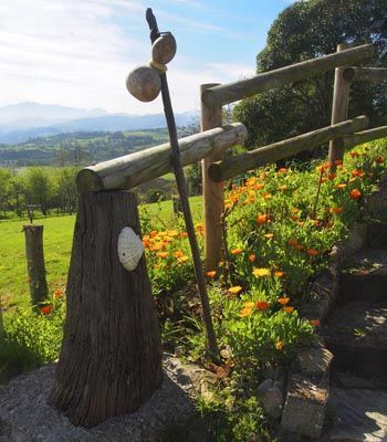 Detalle jacobeo en el albergue de peregrinos de San Juan de Villapañada
