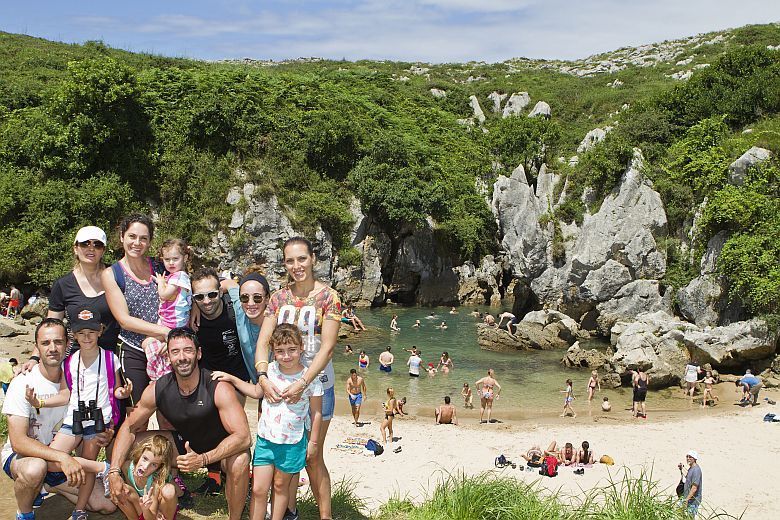 Playa de Gulpiyuri (Llanes) Playa de Gulpiyuri (Llanes)