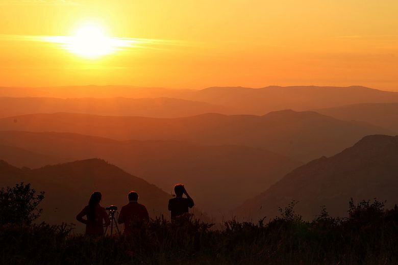 Puesta de sol en el puerto del Connio Puesta de sol en el puerto del Connio
