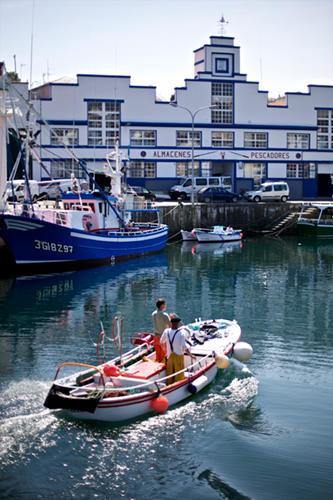 Pescadores en Puerto de Vega