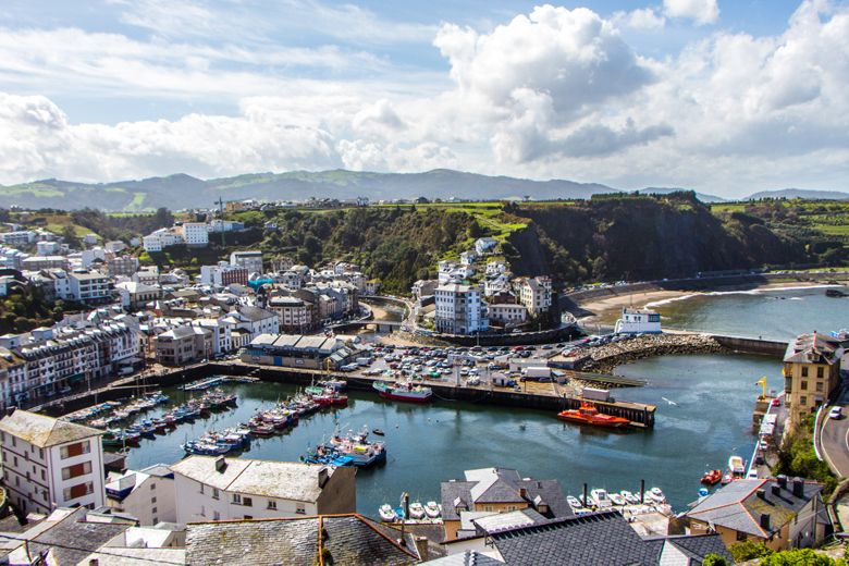 Luarca vistas desde el barrio de Cambaral