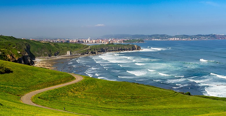 Vistas de la costa y ciudad de Gijón/Xixón desde el cabo San Lorenzo ©Jesús Alfaro