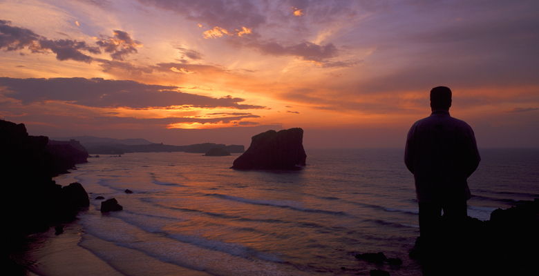 Atardecer en la playa de San Martín en Llanes