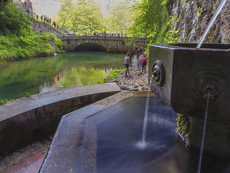 Fuente de los 7 caños (Covadonga, Cangas de Onís).©Juanjo Arrojo Fuente de los 7 caños (Covadonga, Cangas de Onís).©Juanjo Arrojo