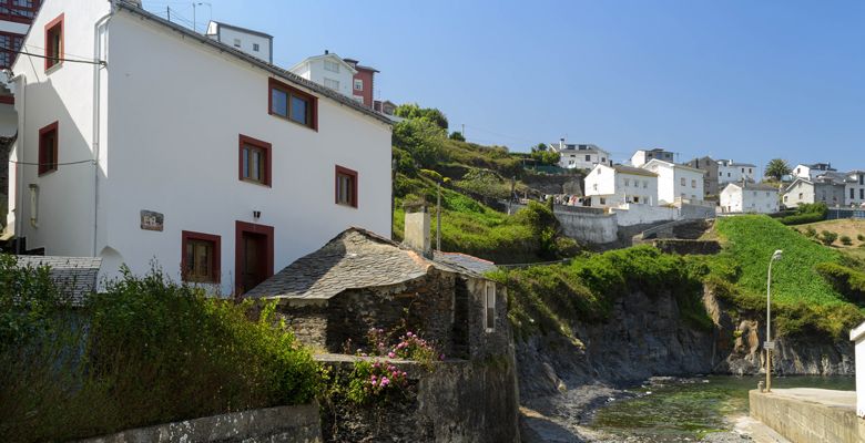 Casas en el puerto de Ortiguera