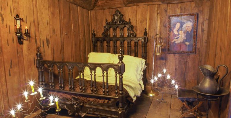 Estancia donde pernoctó Carlos V en la Casa de los Hevia Estancia donde pernoctó Carlos V en la Casa de los Hevia