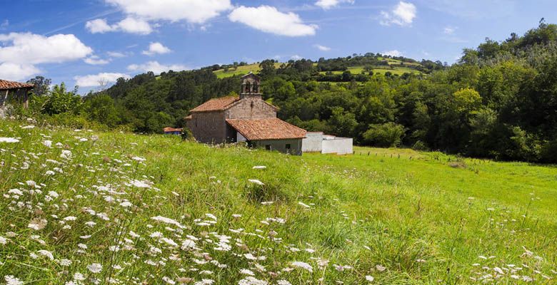 Iglesia de San Andrés de Valdebárcena Iglesia de San Andrés de Valdebárcena