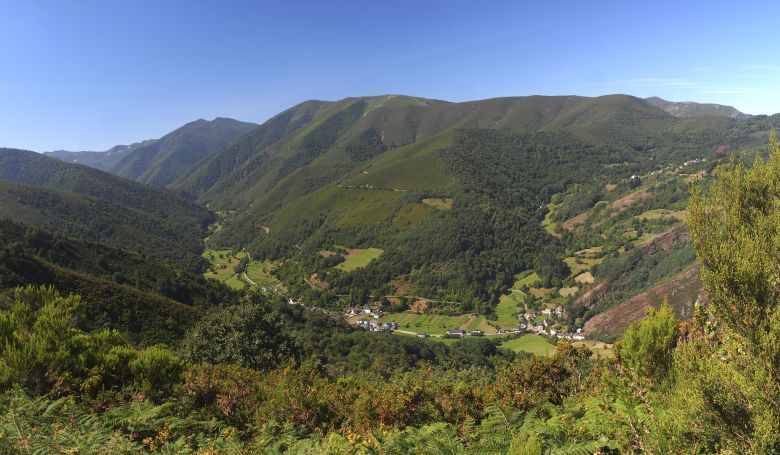 Vista panorámica de Mual desde el Pico La Chalga