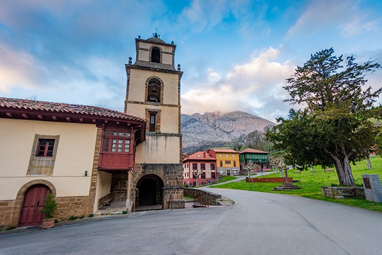 Colegiata de San Pedro (Teverga) ©Mampiris