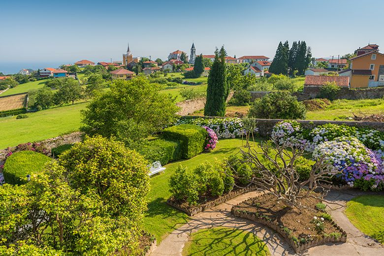 Jardines del Noceo y vista de Somao ©Mampiris