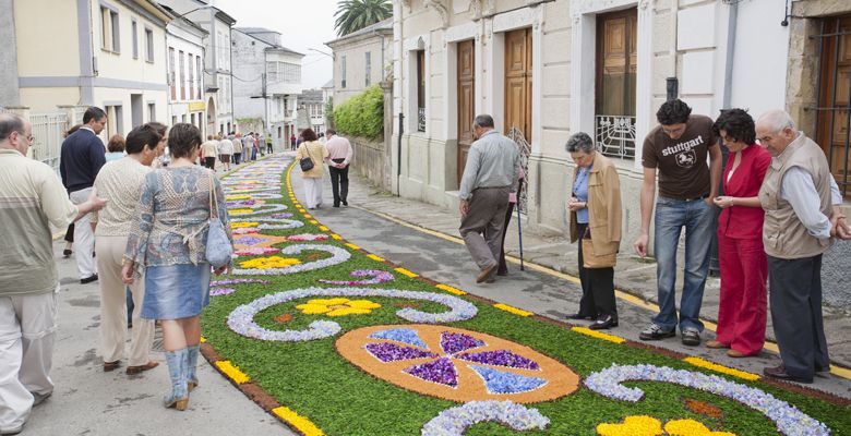 Alfombras florales en la fiesta del Corpus en Castropol