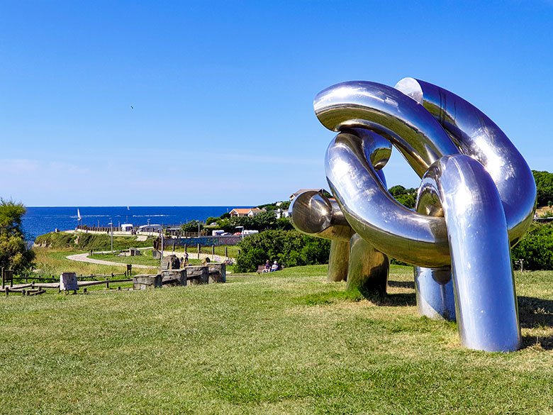 Escultura Solidadaridad (Gijón/Xixón) ©viajerosconfesos
