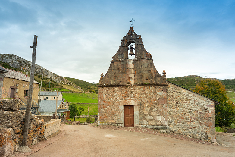 Iglesia de Santa María del Puerto ©Turismo Asturias - Mampiris
