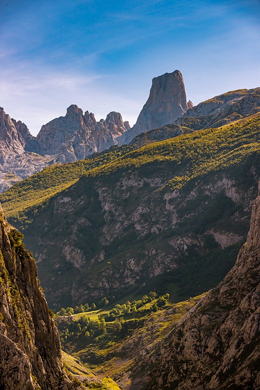 Vista del picu Urriellu desde Camarmeña (Cabrales) ©Mampiris