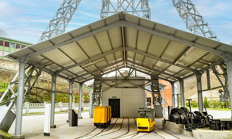 San Luis Well. Valle de Samuño Mining Ecomuseum (Langreo) Image of the entrance to the cage of the Pozo San Luis well in the council of Langreo.