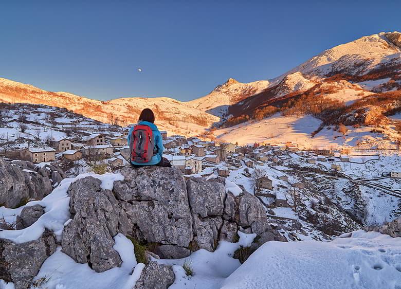 Image of snowy Sotres