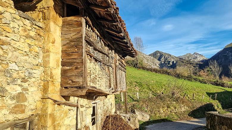 Image of a cabin in the Middle River Valley in Orllé, council of Caso, Redes Natural Park.