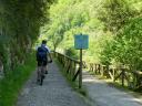 Cyclist at the start of the Oso de Caranga to Valdemurio path.