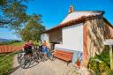 Bicigrinos in the Chapel of Santa Ana, Llampaxuga