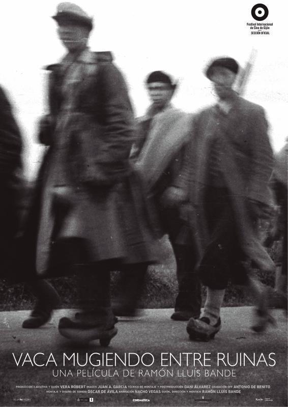 Go to Image Vaca mugiendo entre ruinas