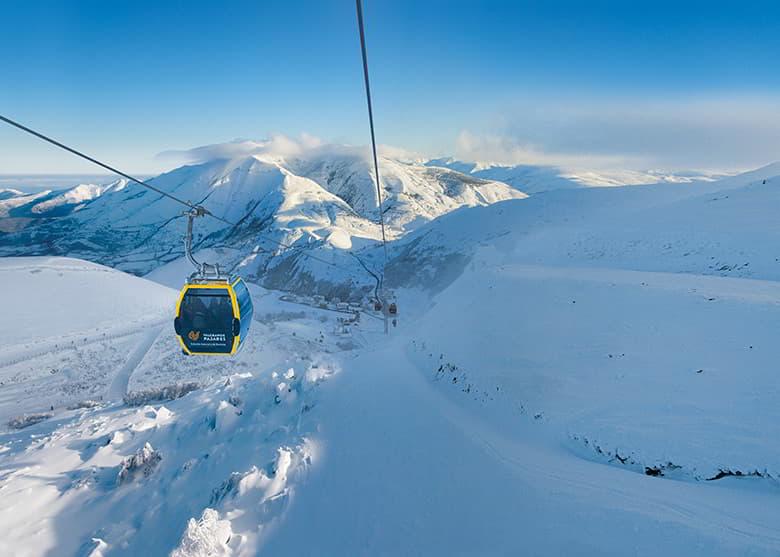 Image of the Valgrande-Pajares Winter and Mountain Resort gondola lift.