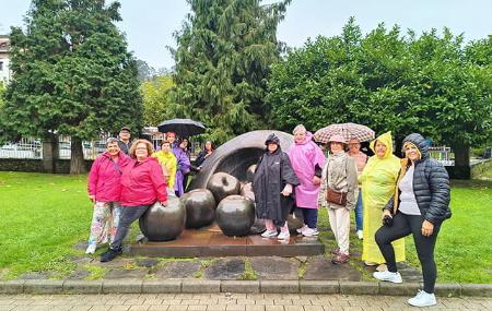 Group photo on a guided tour of Villaviciosa