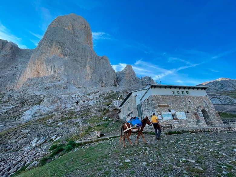 Image of the Urriellu refuge (Cabrales)