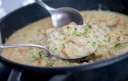 Arroz meloso con almeja fina y cola de gamba fresca