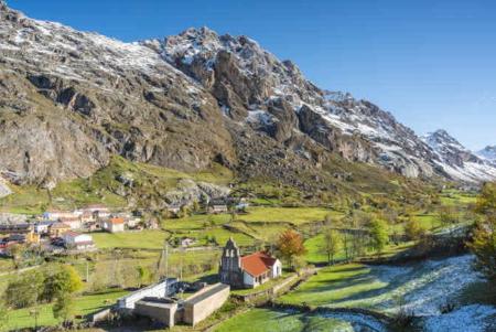 Lake of the Valley in spring