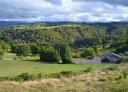 Panorámica de los alrededores de Louxedo en la Senda Verde, con paisaje rural.