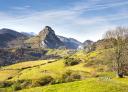 Views of the Peñamellera Peak from Alevia on a sunny day.