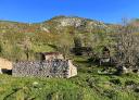 Majada Rozagas with stone huts amidst pastures and mountains