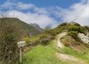 Signpost to the viewpoint Tesu La Oración on the ascent to Brañagallones