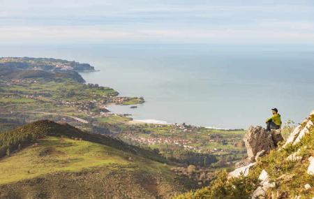 Vistas a las playas de La Espasa y La Isla desde la Sierra del Sueve