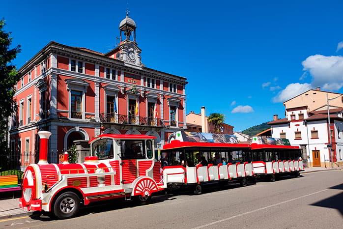 Image of the tourist train in Aller