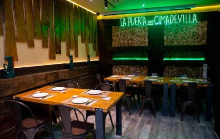 Imagen The Cimadevilla Gate