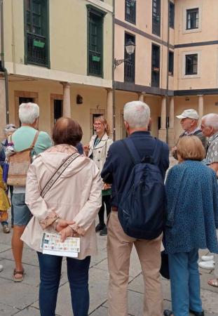 Guided tour with Iris Hermoso