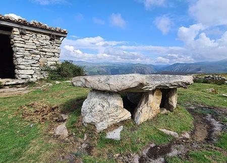 Imagen Dolmen of Merillés