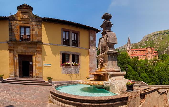 Go to Image Collegiate Church of San Fernando