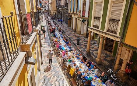 Comida en la calle en la Fiesta de El Bollo en Avilés