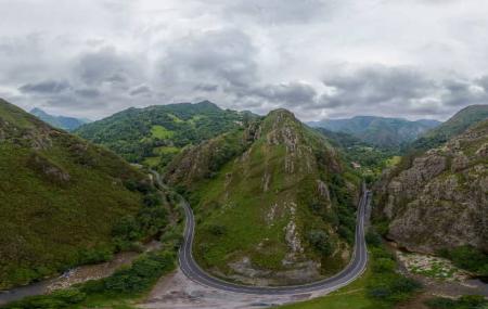 Desfiladero y carretera del valle – Belmonte de Miranda.