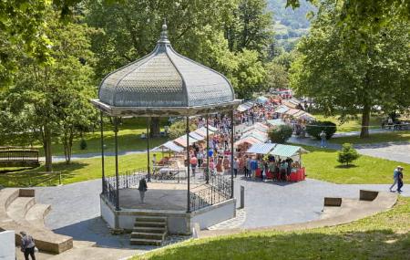 Mercado de la Flor en el parque – Grado.