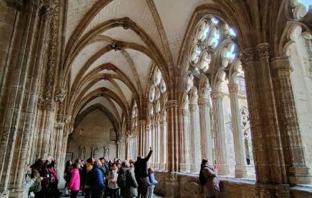 Guided visit to the Gothic cloister - Tyque Turismo y Cultura
