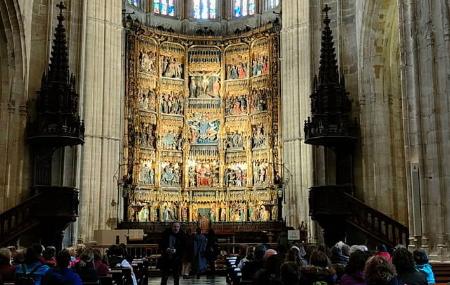 Interpretation of the Oviedo Cathedral Altarpiece - Tyque Turismo y Cultura